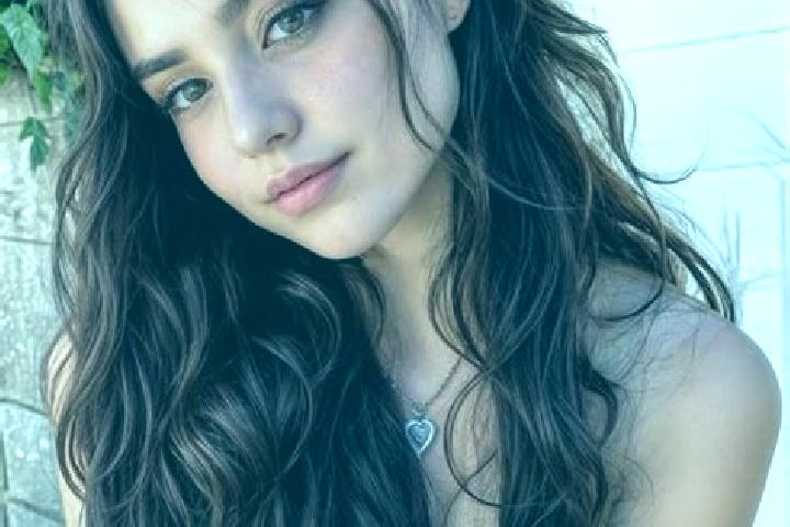 Riley, 23, a red hazel-eyed middle eastern companion based in Vira. Offering Erotic Massage, Massage, Party Girl. Available for incall and outcall, day and e...