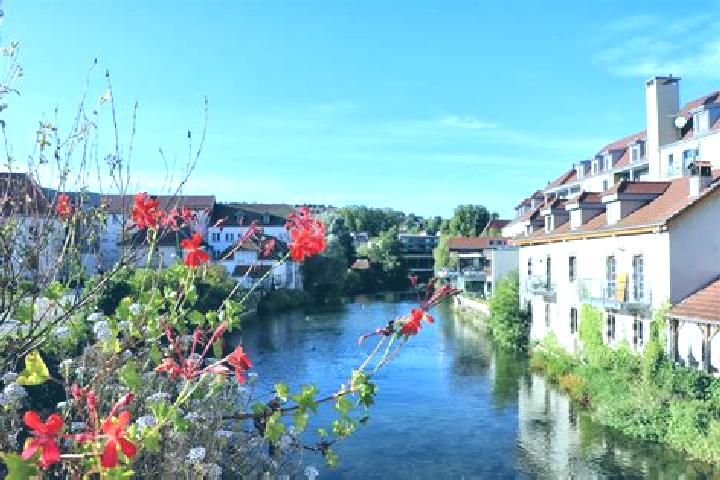 Riley, 23 — Escort in Doubs, France