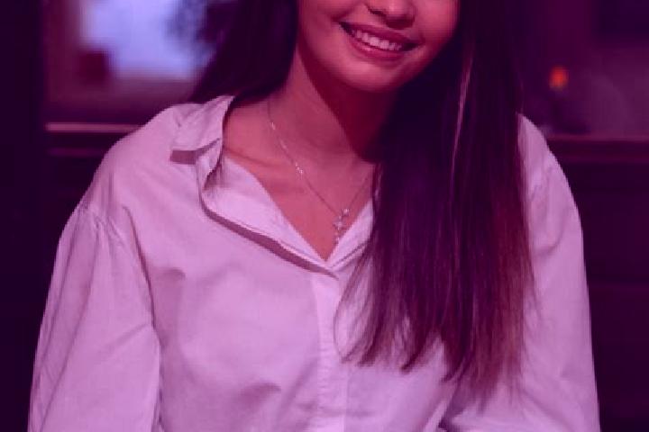 Riley, 23 — Escort in Echalas, France