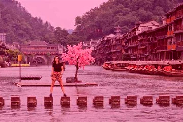 Riley, 24 — Escort in Fengchuan, China