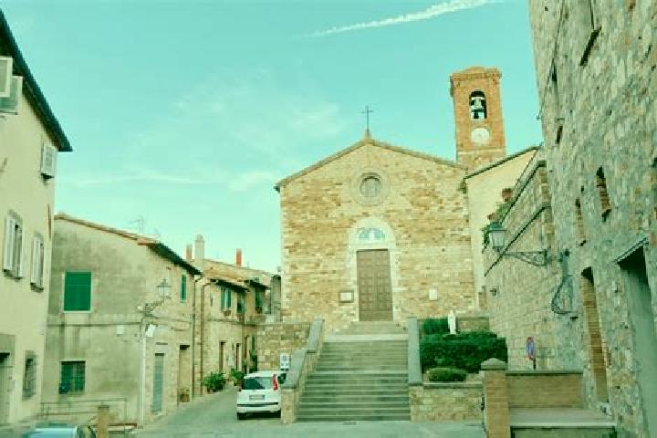 Riley, 24 — Escort in Monteverdi Marittimo, Italy