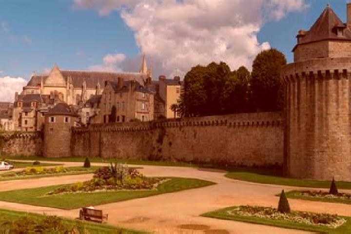 Riley, 24 — Escort in Vannes, France