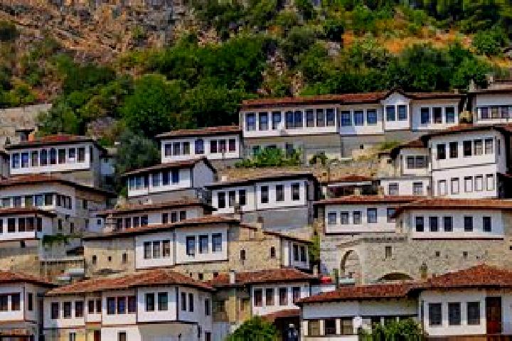 Riley, 24 — Escort in Velagosht, Albania