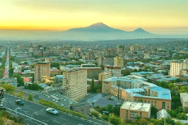 Riley, 24 — Escort in Yeghegnavan, Armenia