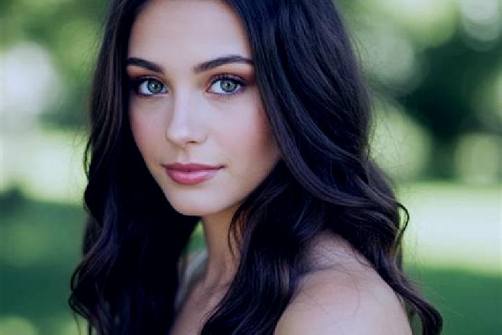 Riley, 25, a brunette hazel-eyed ebony companion based in Jaroslawiec. Offering 69, GFE, Tantra. Available for incall and outcall, day and evening dates.