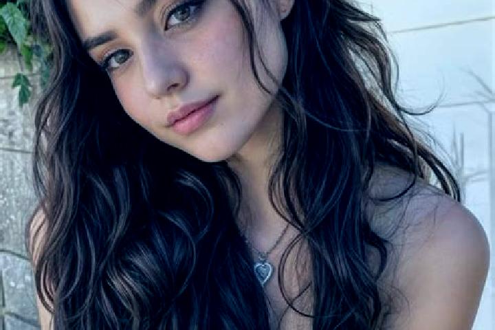 Riley, 25, a chestnut hazel-eyed mediterranean companion based in Villablino. Offering Overnight, Massage, Striptease. Available for incall and outcall, over...