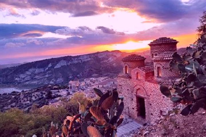 Riley, 25 — Escort in Melicucca, Italy