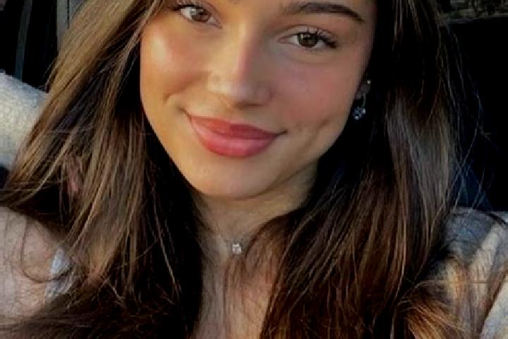 Riley, 26, a brunette hazel-eyed slavic companion based in Yae. Offering Massage, Erotic Massage, GFE, 69, Domination. Available for incall and outcall, over...