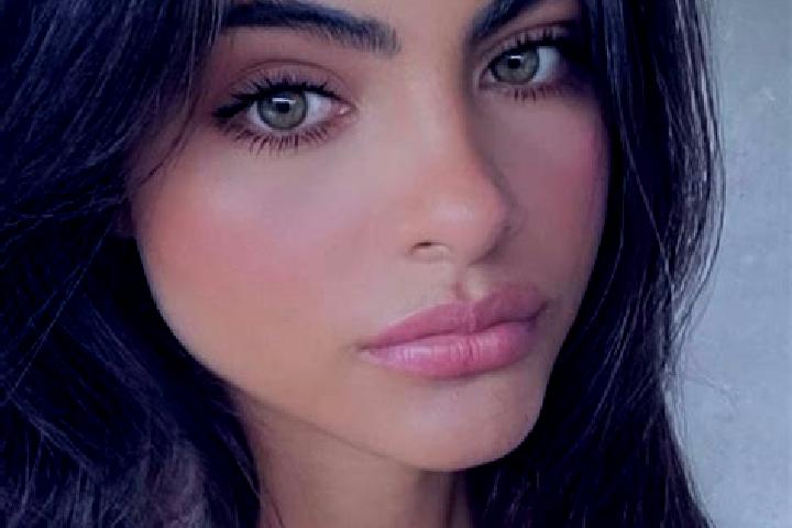 Riley, 26, a chestnut green-eyed indian companion based in Waw. Offering Fetish, BDSM, Travel Companion, Girlfriend Experience. Available for incall and outc...
