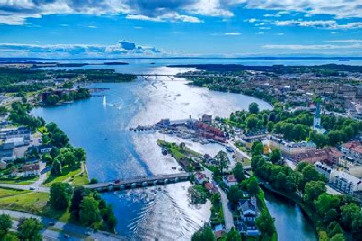 Riley, 26 — Escort in Kimstad, Sweden