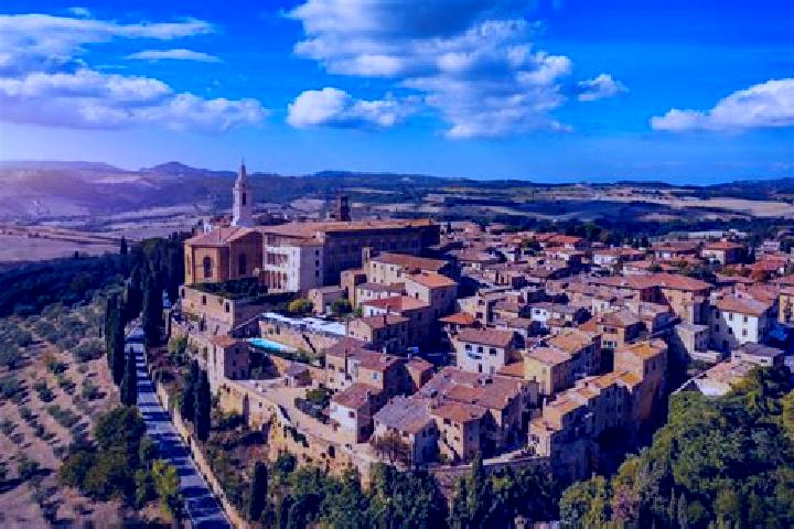 Riley, 26 — Escort in Pienza, Italy