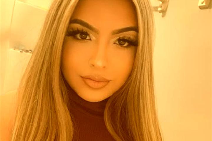 Riley, 27, a blonde grey-eyed latina companion based in Pellegrue. Offering Girlfriend Experience, Travel Companion, A-Level, Prostate Massage. Available for...