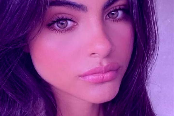 Riley, 27, a brunette dark-eyed latina companion based in Corbu. Offering Striptease, Roleplay, OWO, Girlfriend Experience, Erotic Massage. Available for inc...