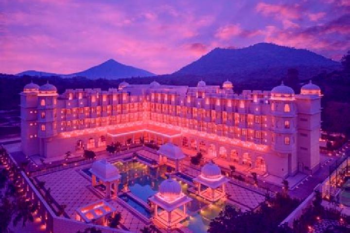 Riley, 28 — Escort in Bhuwana, India