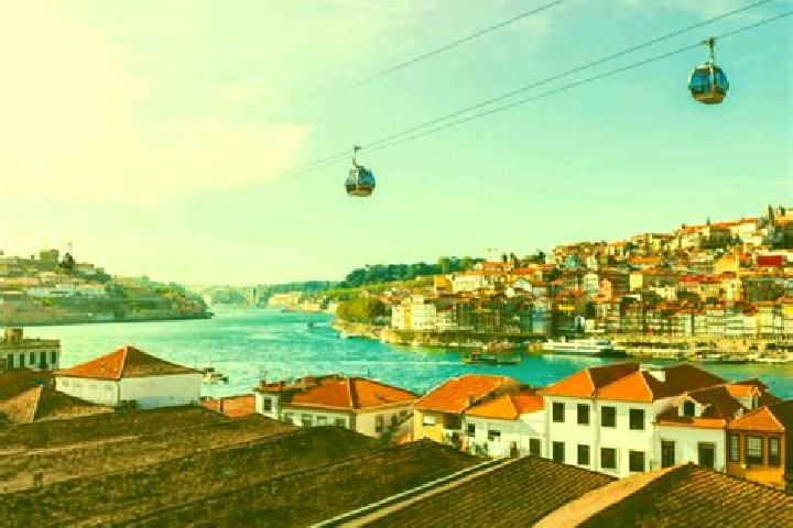 Riley, 28 — Escort in Salir do Porto, Portugal