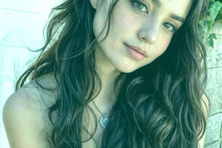 Riley, 30, a auburn hazel-eyed middle eastern companion based in Wudian. Offering Massage, OWO, A-Level, Couples, Tantra. Available for incall and outcall, d...