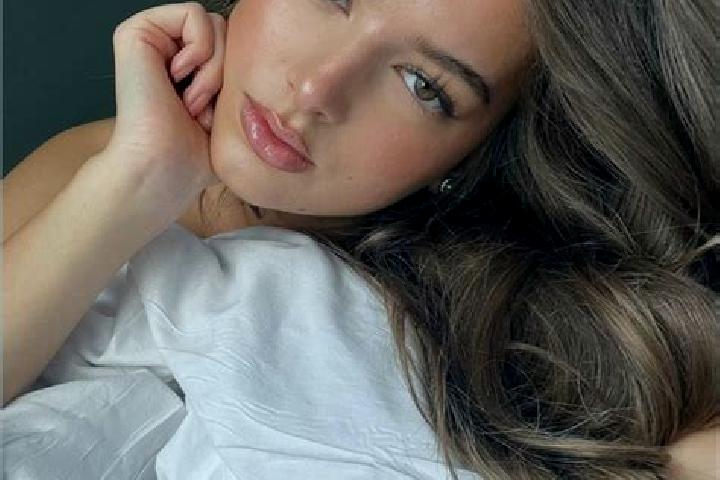 Riley, 31, a chestnut amber-eyed latina companion based in Digila. Offering A-Level, Duos, Massage, Tantra. Available for incall and outcall, overnight booki...