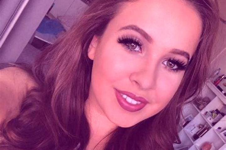 Riley, 31, a red dark-eyed mediterranean companion based in Dhrol. Offering Fetish, Girlfriend Experience, A-Level, Domination. Available for incall and outc...