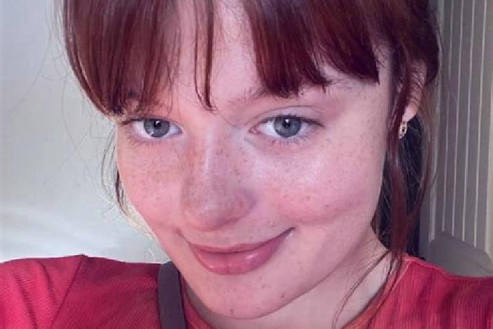 Riley, 33, a red grey-eyed european companion based in Brignoles. Offering Party Girl, Fetish, BDSM, Duos. Available for incall and outcall, day and evening ...