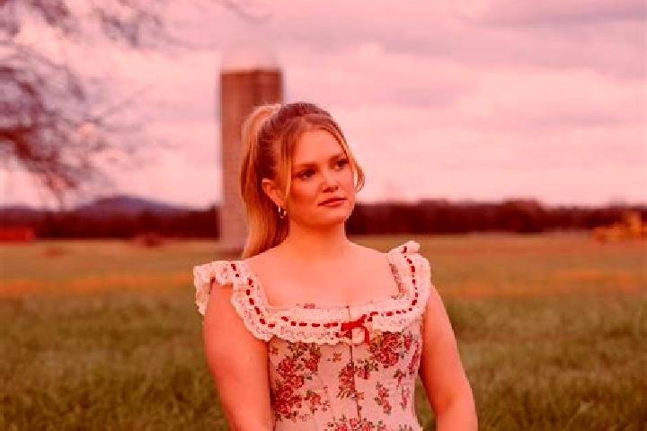 Riley, 33 — Escort in Shueyville, United States