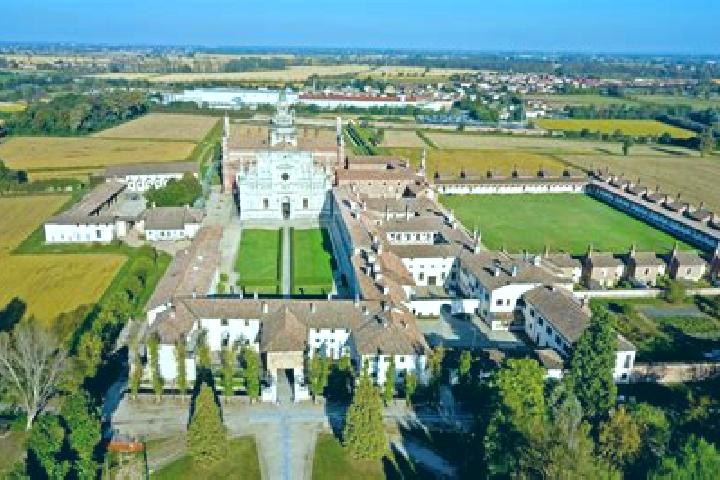 Riley, 34 — Escort in Certosa di Pavia, Italy
