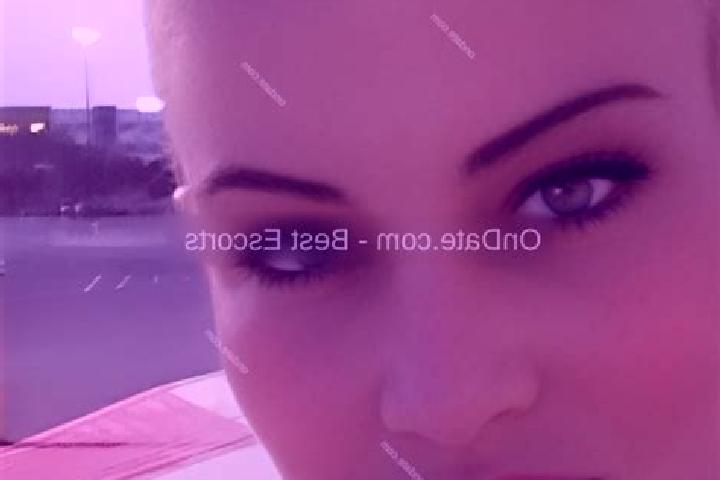 Riley, 34 — Escort in Uihei, Romania