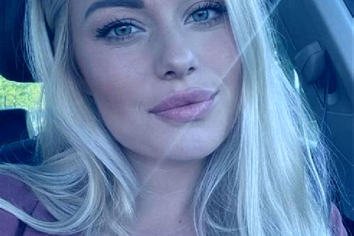 Riley, 35, a blonde hazel-eyed mediterranean companion based in Bardello. Offering 69, Tantra, Dinner Date, Travel Companion. Available for incall and outcal...