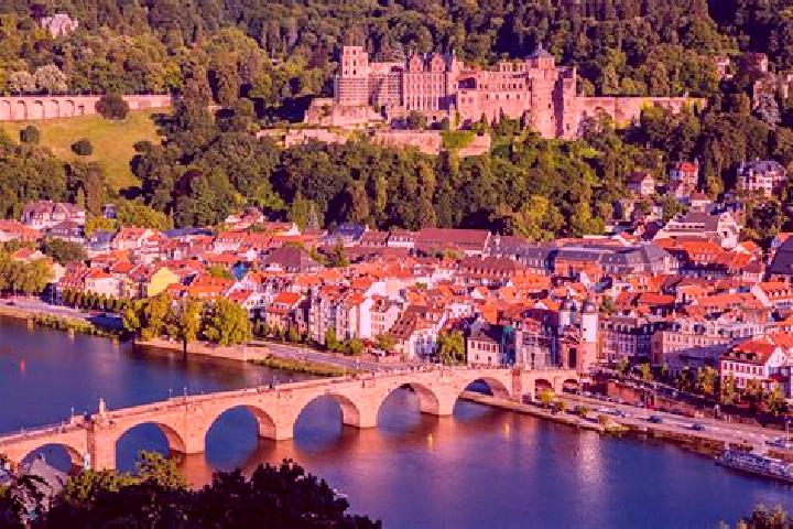 Riley, 35 — Escort in Heidenburg, Germany