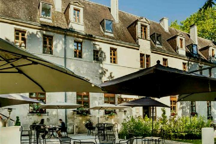 Riley, 36 — Escort in Moulon, France