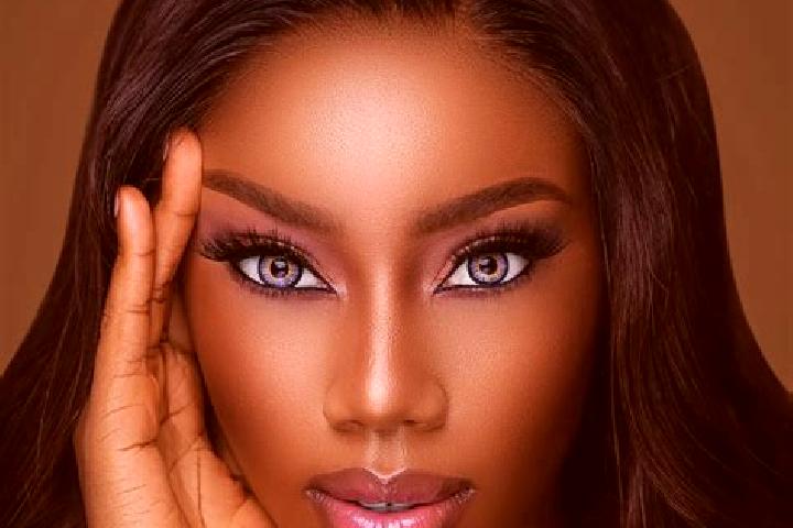 Riley, 38, a red blue-eyed ebony companion based in Dadali. Offering A-Level, BDSM, Deep French Kissing. Available for incall and outcall, day and evening da...