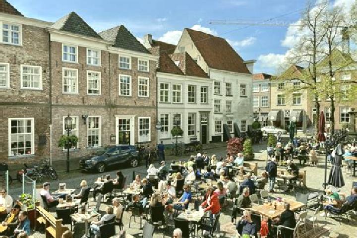Riley, 39 — Escort in Zesgehuchten, Netherlands