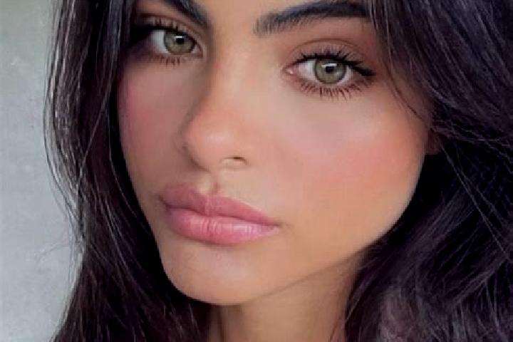 Rose, 20, a brunette green-eyed middle eastern companion based in Rio Casca. Offering Fetish, Roleplay. Available for incall and outcall, day and evening dates.