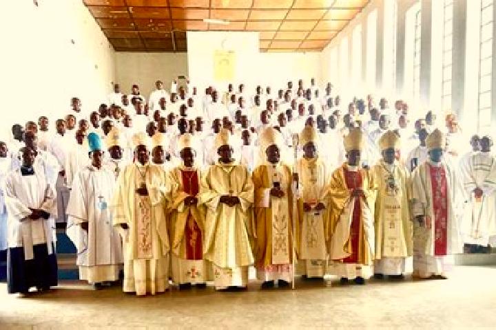 Rose, 20 — Escort in Eglise Catholique, Centrale GIKO, Rwanda