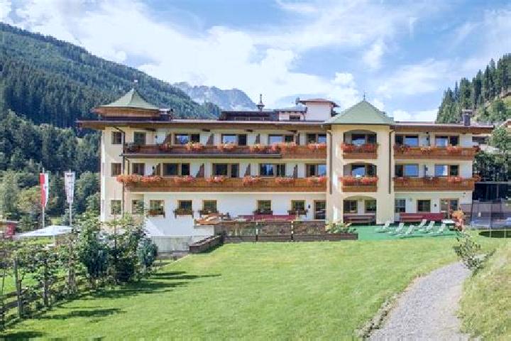 Rose, 20 — Escort in Gerlos, Austria