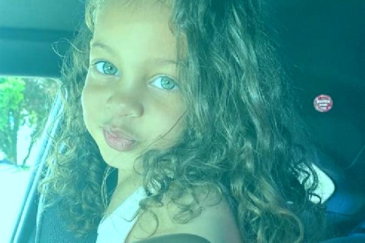 Rose, 21, a auburn blue-eyed mixed companion based in Becerril de la Sierra. Offering Prostate Massage, Dinner Date, Duos. Available for incall and outcall, ...
