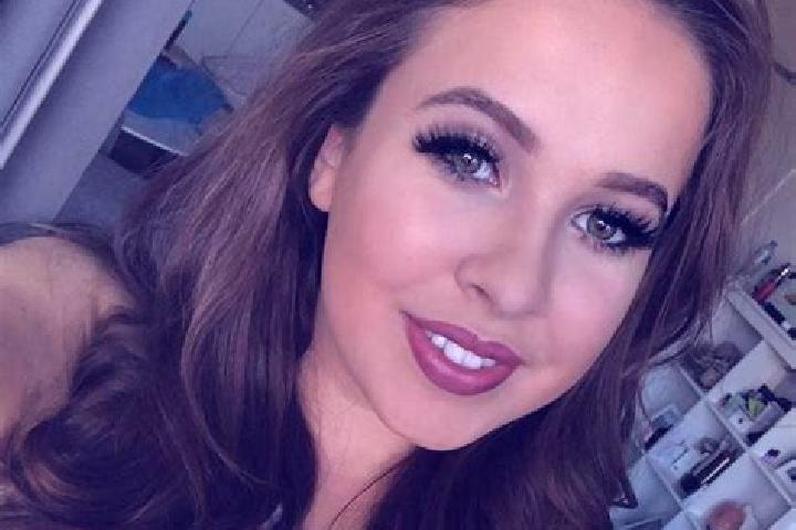 Rose, 21, a brunette amber-eyed slavic companion based in Vacha. Offering Domination, Fetish, Deep French Kissing, Prostate Massage, Couples. Available for i...
