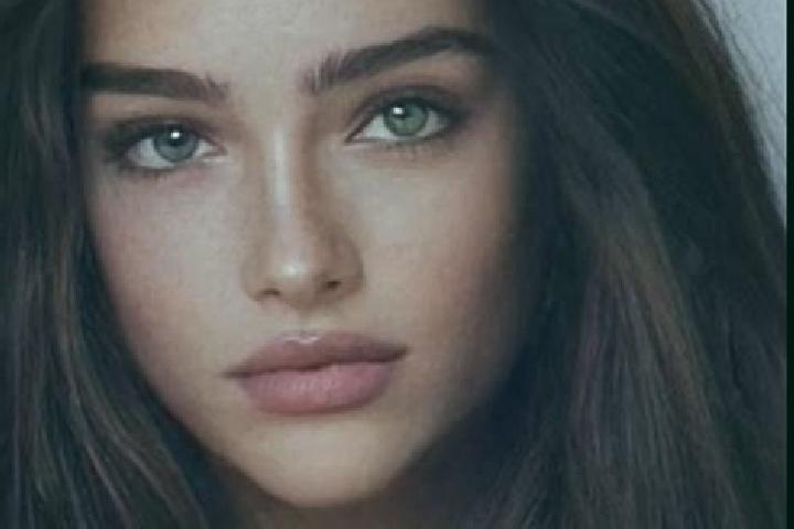 Rose, 21, a chestnut grey-eyed caucasian companion based in Coyoacan. Offering Travel Companion, OWO. Available for incall and outcall, day and evening dates.