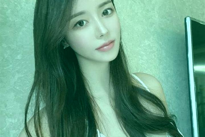 Rose, 21 — Escort in Xiexiang, China