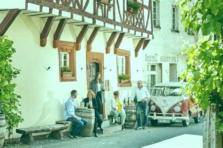 Rose, 21 — Escort in Zeltingen-Rachtig, Germany