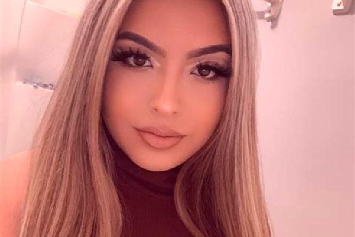 Rose, 22, a blonde brown-eyed latina companion based in Belle. Offering Deep French Kissing, Dinner Date, 69, Girlfriend Experience, Duos. Available for inca...