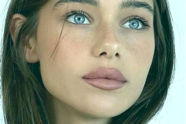 Rose, 22, a brunette brown-eyed indian companion based in El Plan. Offering Roleplay, Erotic Massage. Available for incall and outcall, day and evening dates.