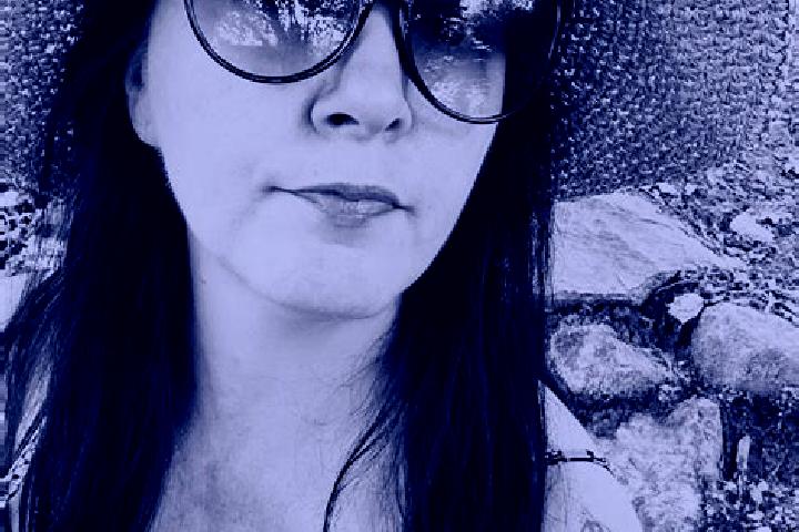 Rose, 22 — Escort in Les Trois-Pierres, France