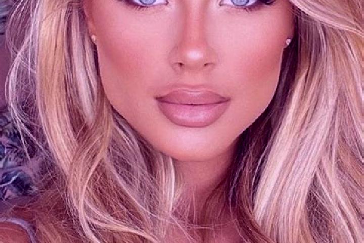Rose, 23, a blonde blue-eyed latina companion based in Ponta d Ouro. Offering Striptease, OWO, CIM, Domination. Available for incall and outcall, overnight b...