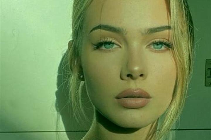 Rose, 23, a dark blonde grey-eyed european companion based in Areka. Offering Duos, Overnight, Tantra, 69. Available for incall and outcall, day and evening ...