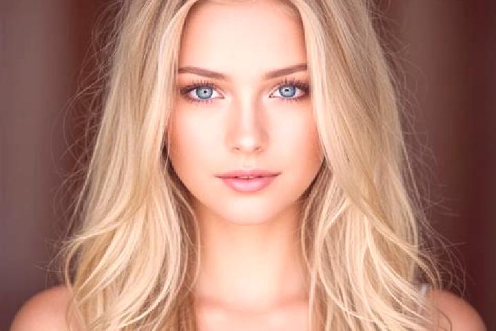 Rose, 23, a red green-eyed mixed companion based in Ciochina. Offering GFE, Overnight, 69. Available for incall and outcall, overnight bookings available.