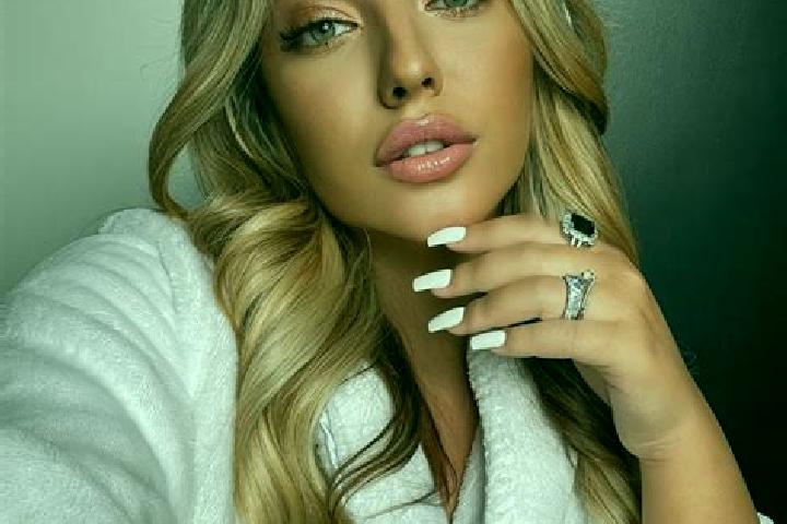 Rose, 23 — Escort in Cerasu, Romania