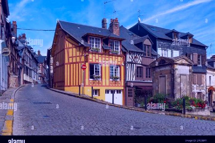 Rose, 23 — Escort in Honfleur, France