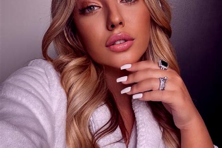 Rose, 23 — Escort in Pestlorinc, Hungary