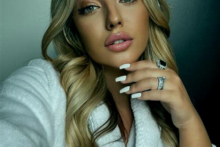 Rose, 23 — Escort in Tsyelyakhany, Belarus