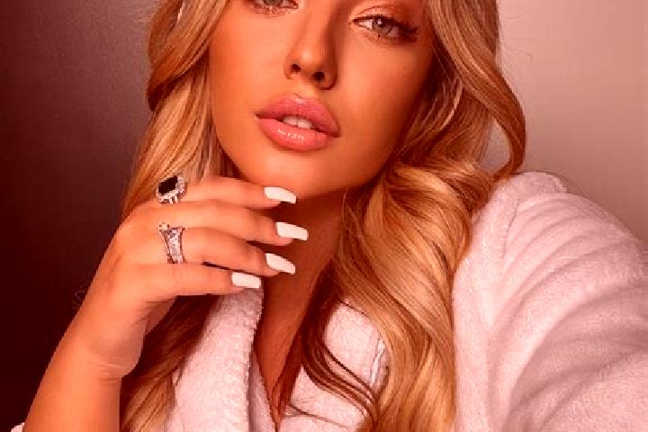 Rose, 23 — Escort in Waisenegg, Austria